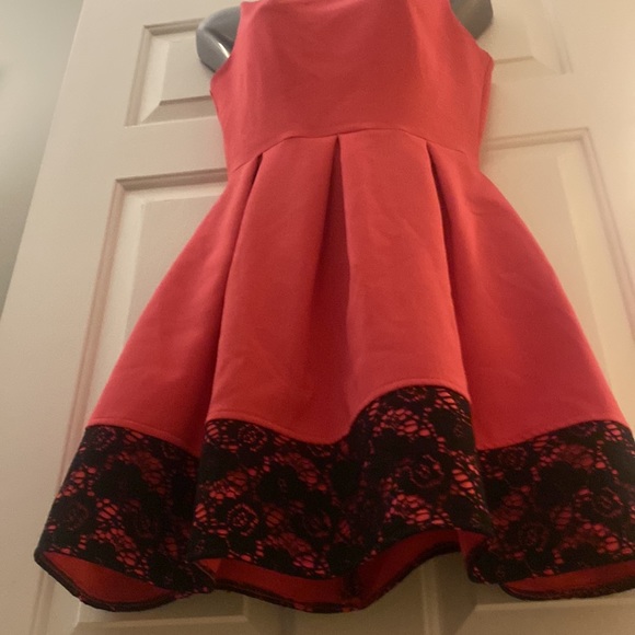 Beautiful hot pink with black lace dress - Picture 4 of 9